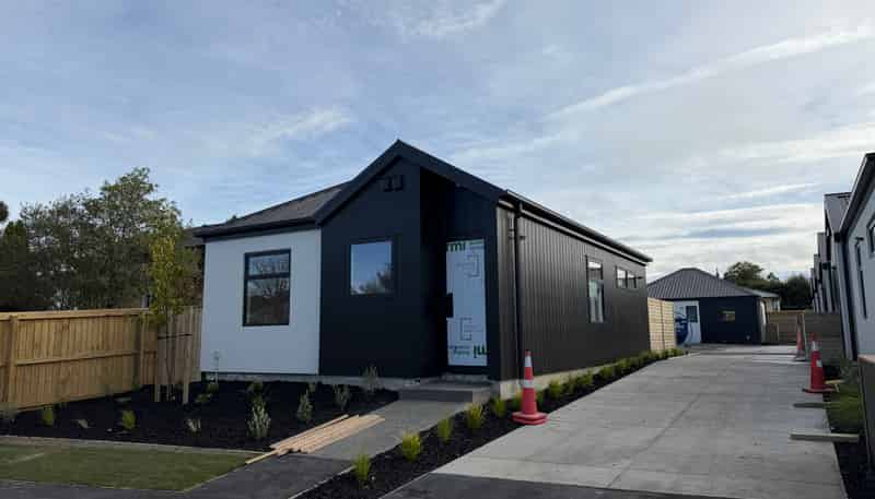 2/75 Randolph Street, Woolston