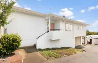 2/213 Rangatira Road, Beach Haven