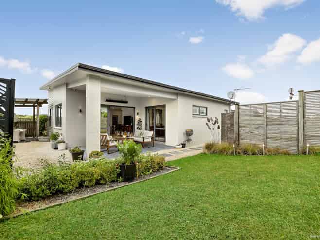 63 Angiangi Crescent, Beachlands
