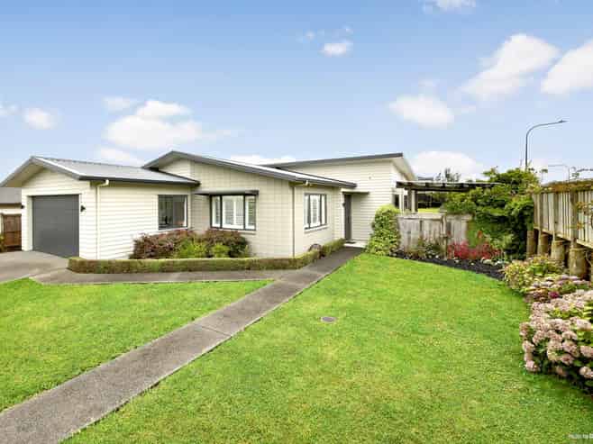 63 Angiangi Crescent, Beachlands