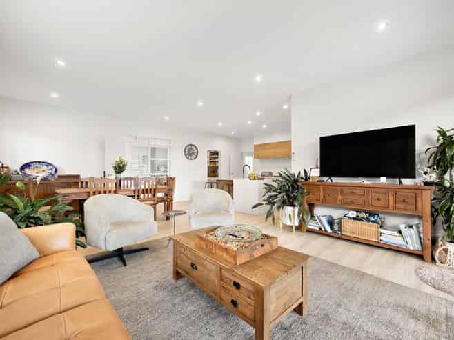 63 Angiangi Crescent, Beachlands