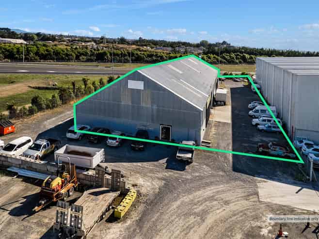 Versatile Warehouse on Southern Motorway