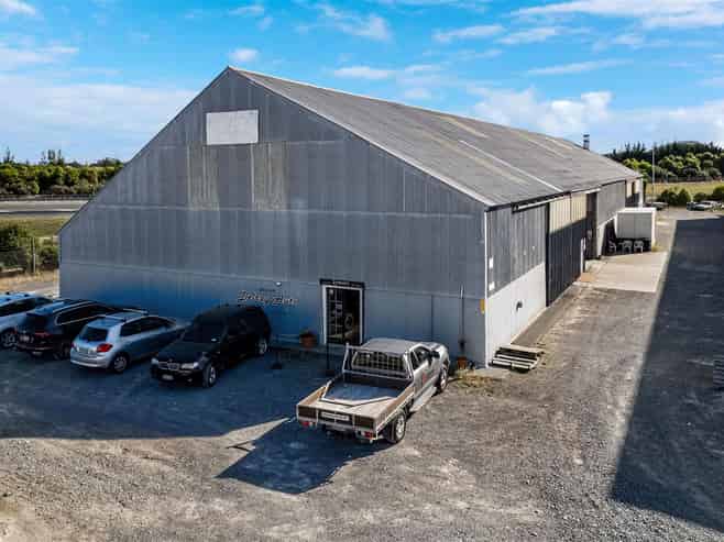 Versatile Warehouse on Southern Motorway