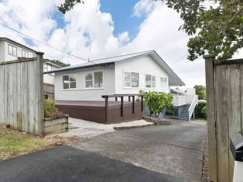 8 Hauraki Crescent, Pinehill