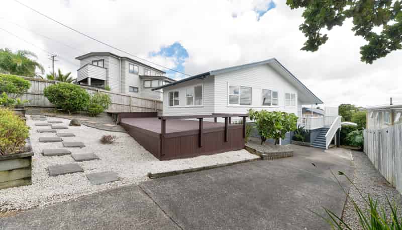 8 Hauraki Crescent, Pinehill