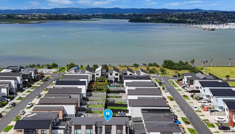 6 Landing Path Drive, Hobsonville