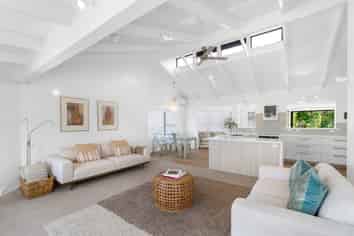 19 Zita Avenue, Matakatia