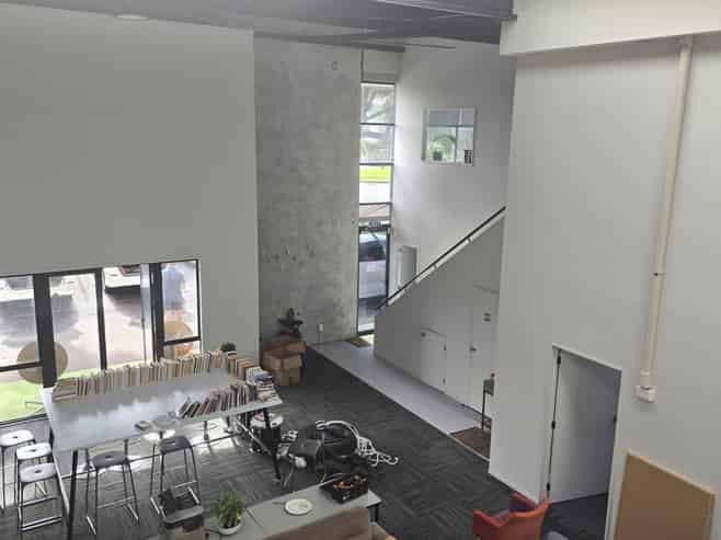 Versatile office and warehouse premises