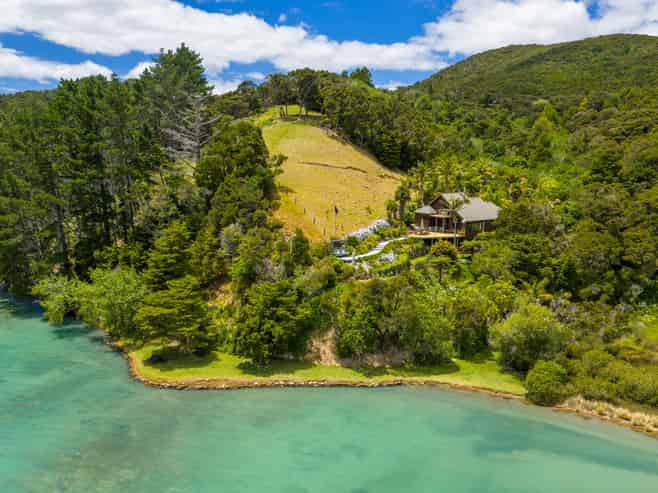 14 Tahunatapu Road, Parua Bay