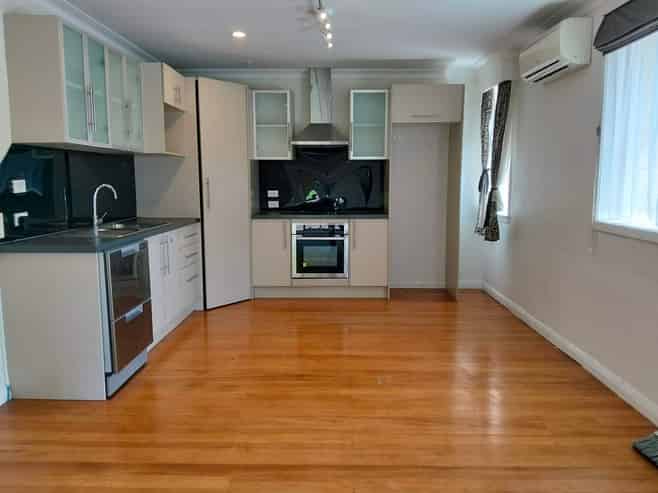 38 Robins Road, Judea