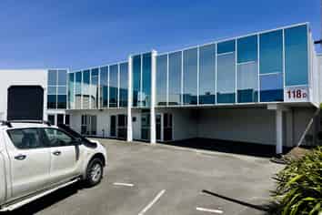 Functional City-Fringe Office