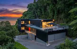 18 Korokoro Road, Korokoro