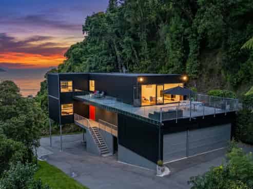 18 Korokoro Road, Korokoro