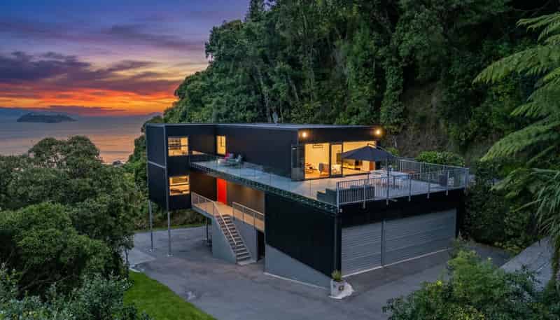 18 Korokoro Road, Korokoro