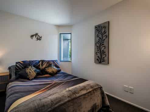 18 Korokoro Road, Korokoro