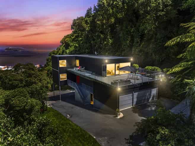 18 Korokoro Road, Korokoro