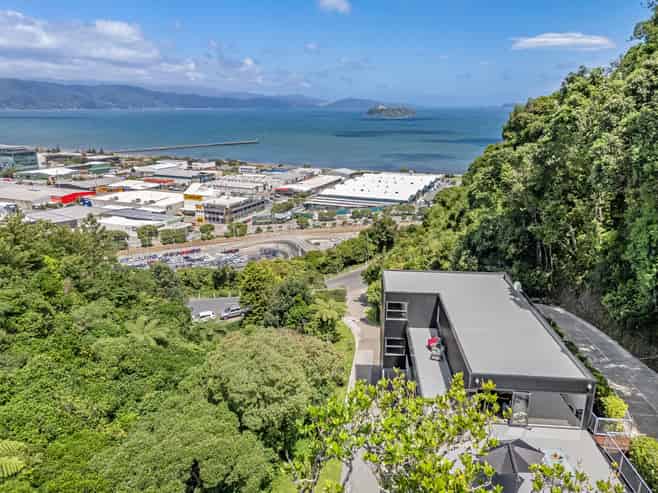 18 Korokoro Road, Korokoro