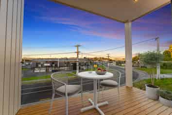 2/16 Binsted Road, New Lynn