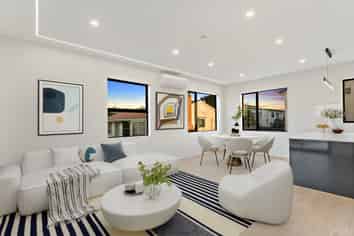 2/16 Binsted Road, New Lynn