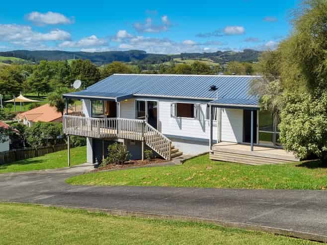 9 Empressa Heights, Helensville
