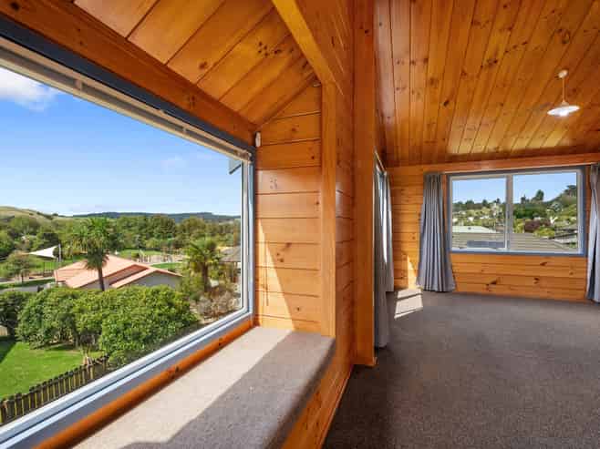 9 Empressa Heights, Helensville