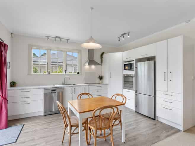 1 Eruini Street, Waikanae Beach