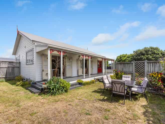 1 Eruini Street, Waikanae Beach
