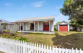 1 Eruini Street, Waikanae Beach