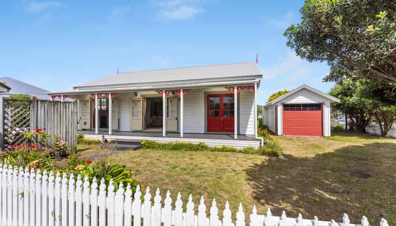 1 Eruini Street, Waikanae Beach
