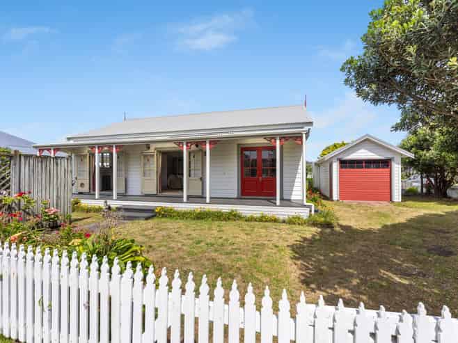 1 Eruini Street, Waikanae Beach