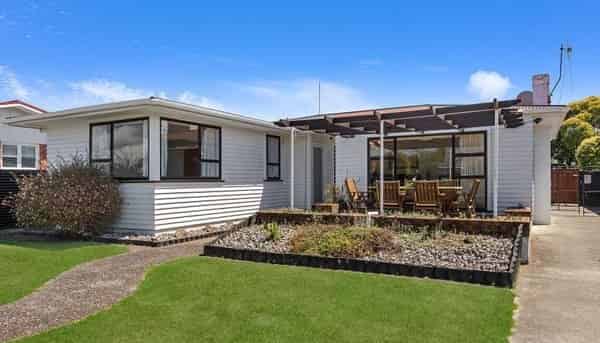 76 Rugby Street, Awapuni