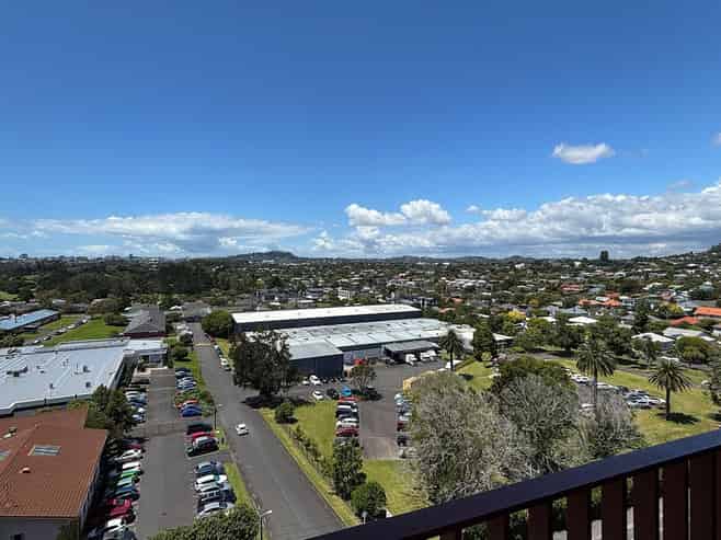 803/2B Te Ara Taurapa, Point Chevalier