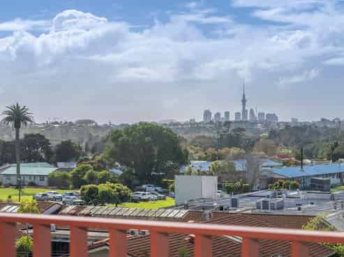 803/2B Te Ara Taurapa, Point Chevalier