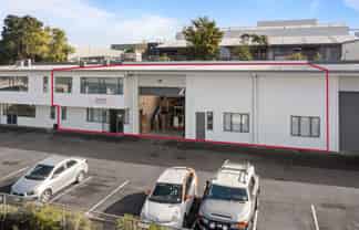 Well-appointed office/warehouse in Wairau Valley