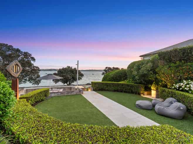 11 King Edward Parade, Devonport