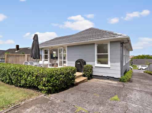 16 Clairville Crescent, Waiotaiki Bay