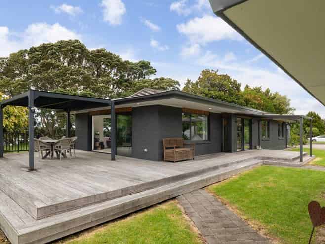 37 Pohutukawa Drive, Athenree