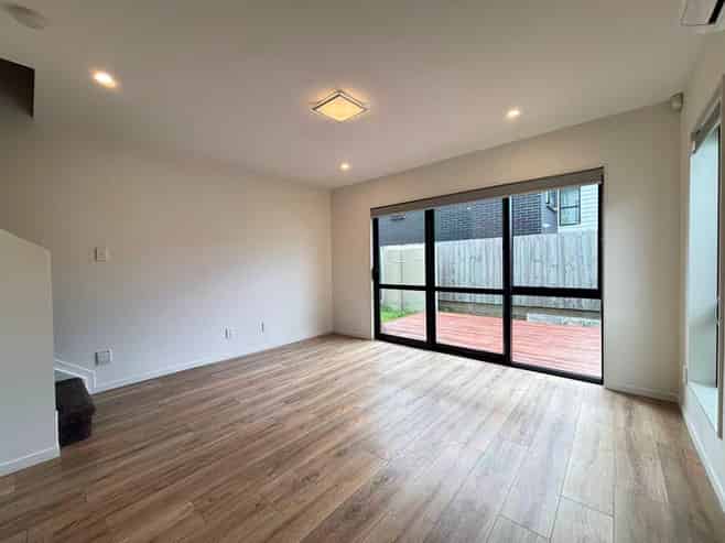 8 Seelie Court, Flat Bush