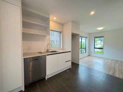 8 Seelie Court, Flat Bush