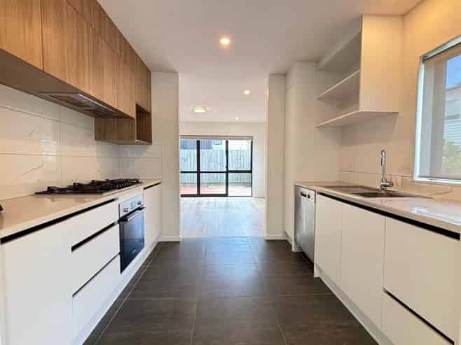 8 Seelie Court, Flat Bush