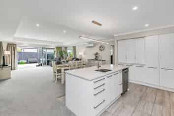 102 Tauhinu Avenue, LINCOLN