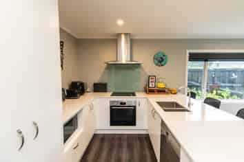 51 Grovedale Square, Wainuiomata