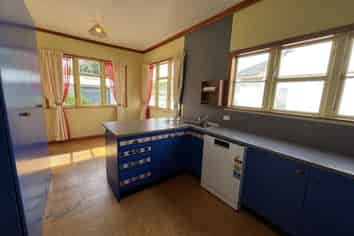 220 College Street, West End