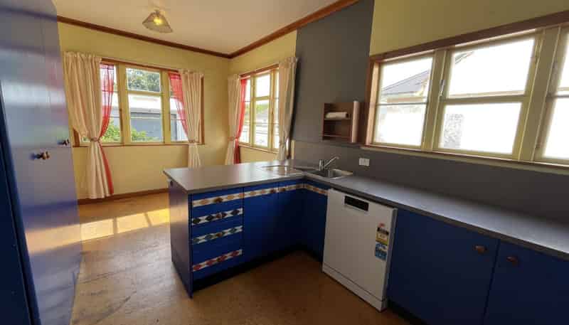 220 College Street, West End