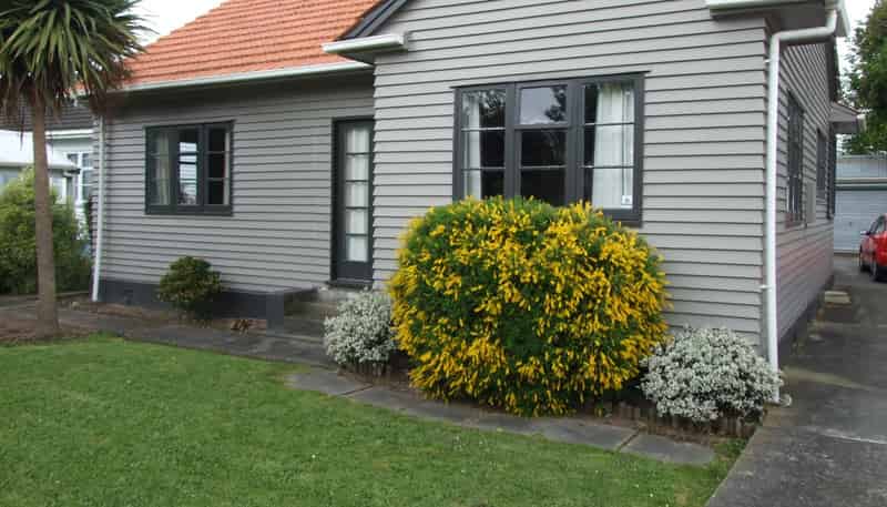 220 College Street, West End