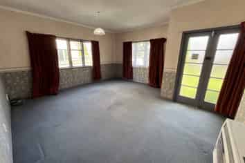 220 College Street, West End