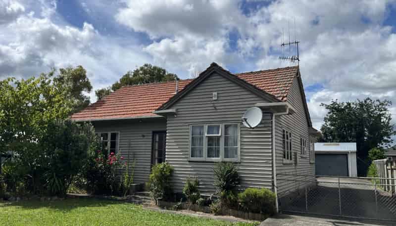 220 College Street, West End