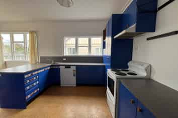 220 College Street, West End