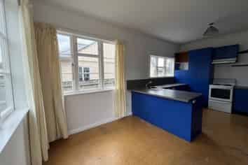 220 College Street, West End