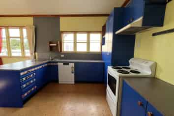 220 College Street, West End